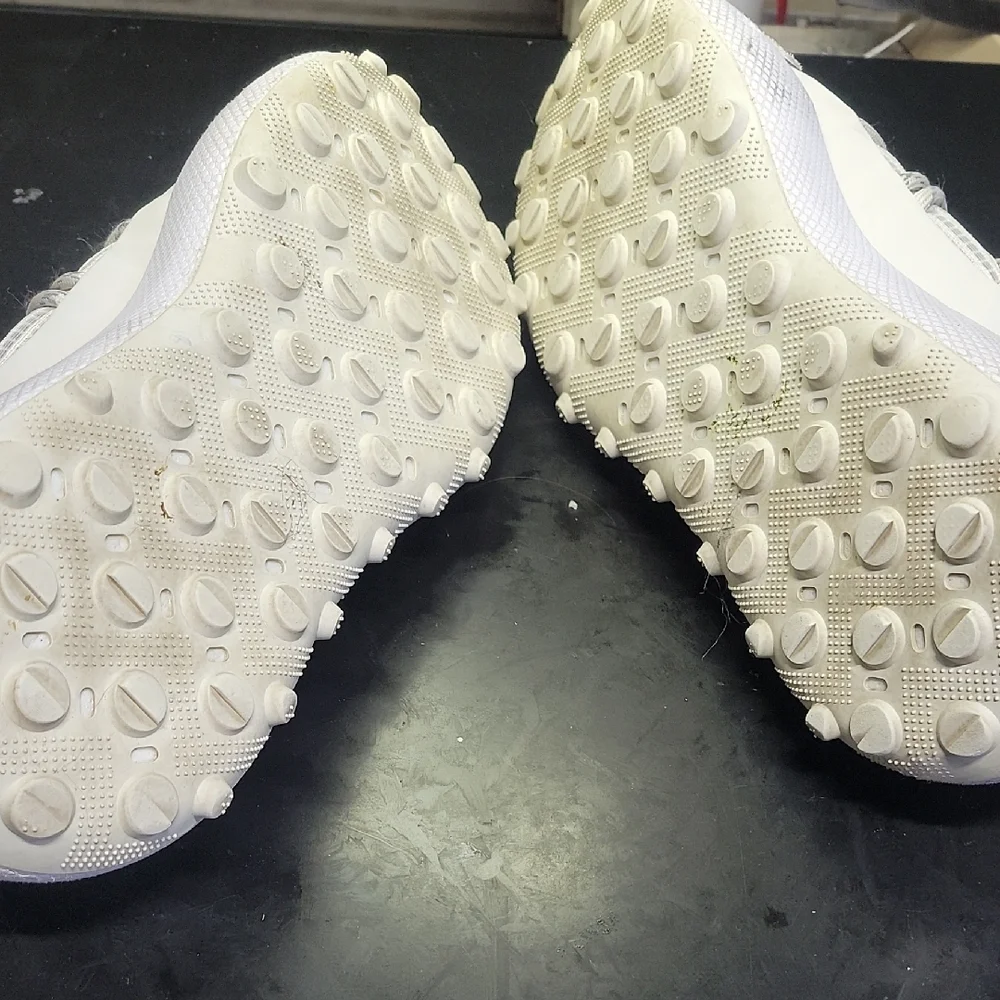 Mens 12 Under Armour Fat Tire Venture Pro shoes in white or light tan. Excellent - Picture 8 of 9